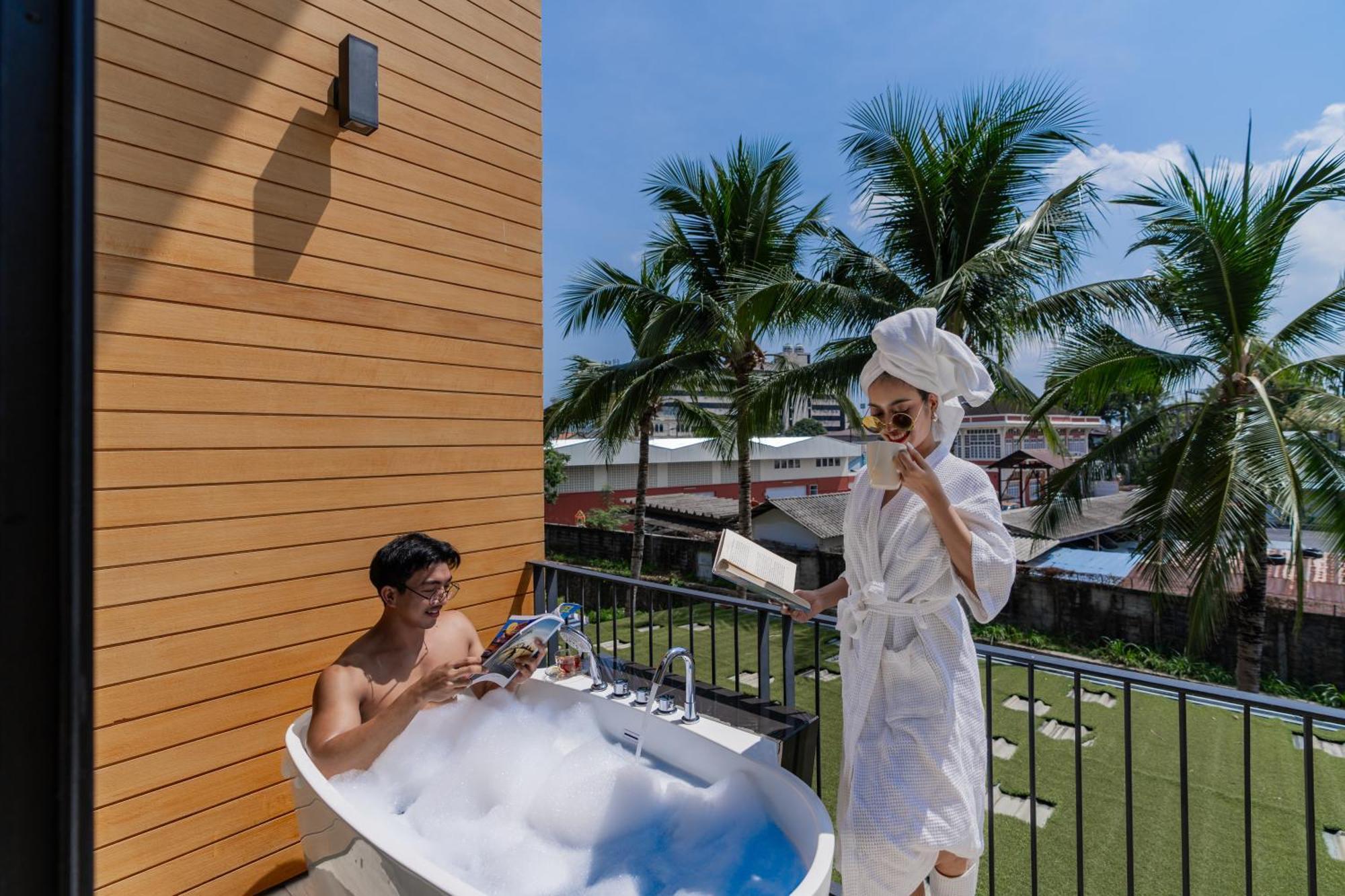 Book A Bed Poshtel - Sha Plus Phuket Bagian luar foto