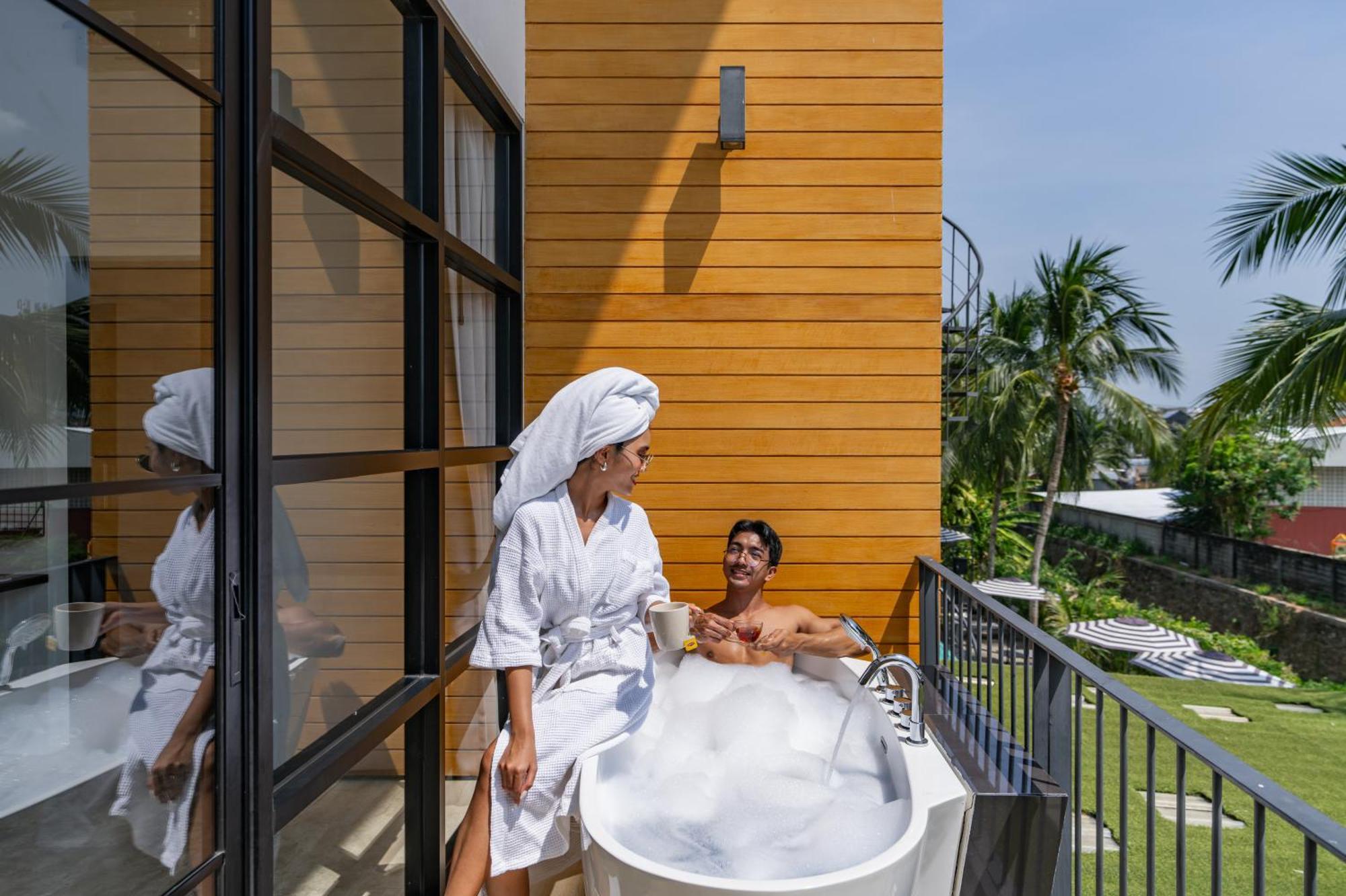 Book A Bed Poshtel - Sha Plus Phuket Bagian luar foto