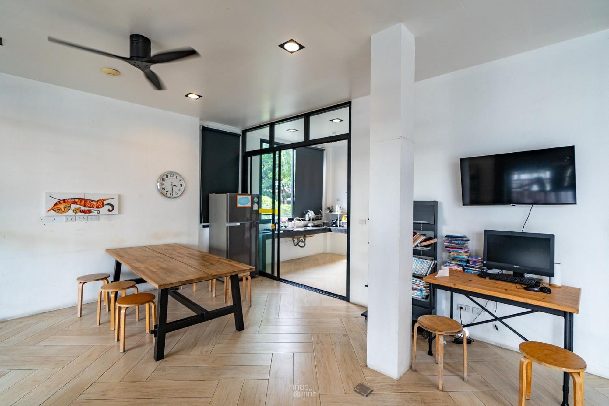 Book A Bed Poshtel - Sha Plus Phuket Bagian luar foto